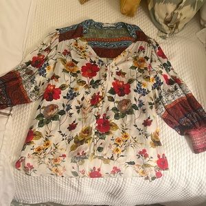 Alice and Olivia brand new blouse, floral pattern. Size M